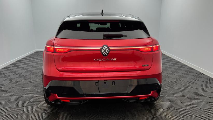 Aperçu du véhicule : 220 ch autonomie confort Techno Rouge flamme - Toit noir étoilé avec 3200€ d'équipements inclus