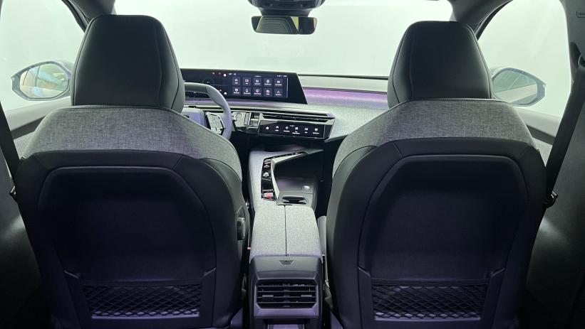 Aperçu du véhicule : Hybrid 145 e-DCS6 GT Gris Titane avec 4750€ d'équipements inclus
