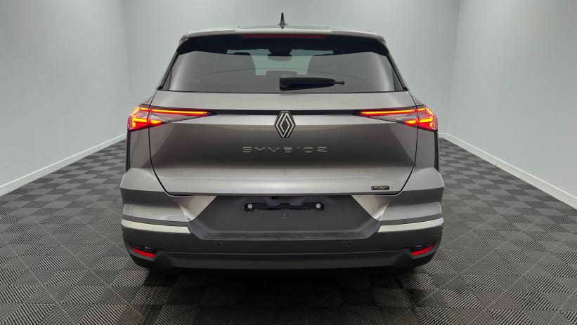 Aperçu du véhicule : E-Tech full hybrid 145 Techno Gris Cassiopée avec 1700€ d'équipements inclus