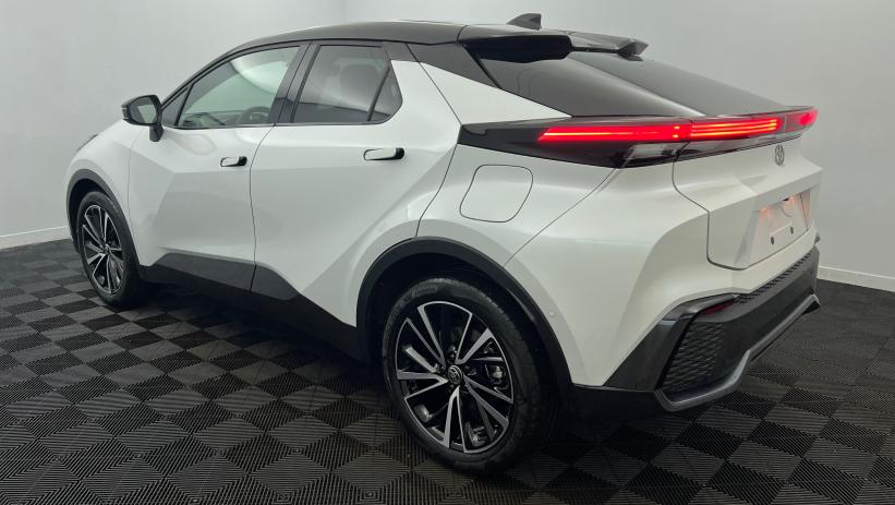 Aperçu du véhicule : Hybride Rechargeable 225 Collection Blanc Lunaire nacré - Toit Noir avec 3700€ d'équipements inclus