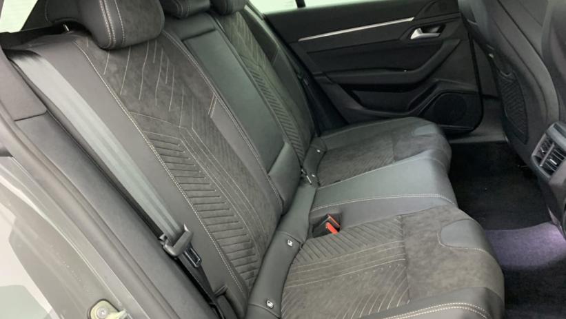 Aperçu du véhicule : Hybrid 225 e-EAT8 Allure