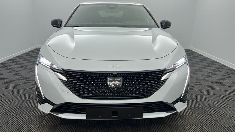 Aperçu du véhicule : BlueHDi 130ch S&S EAT8 GT GT Blanc Okénite avec 4500€ d'équipements inclus