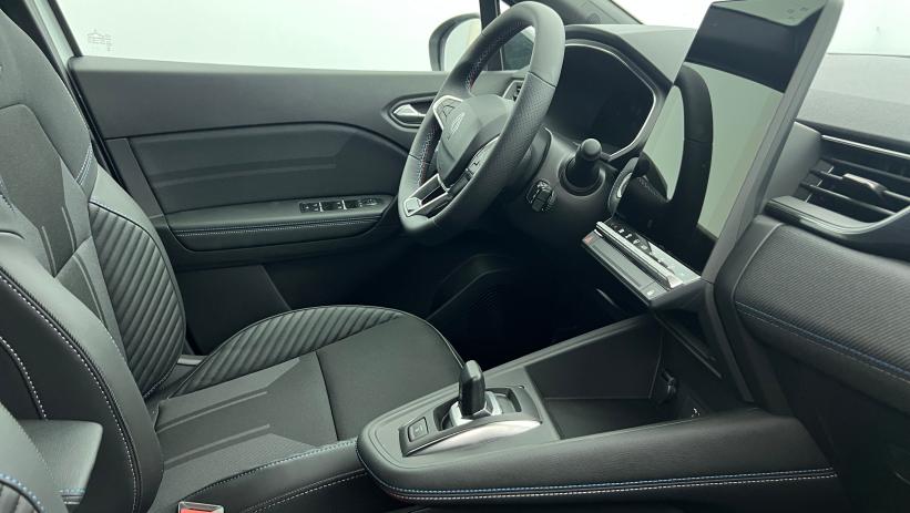Aperçu du véhicule : E-Tech full hybrid 160 ch esprit Alpine Blanc Nacré avec 950€ d'équipements inclus