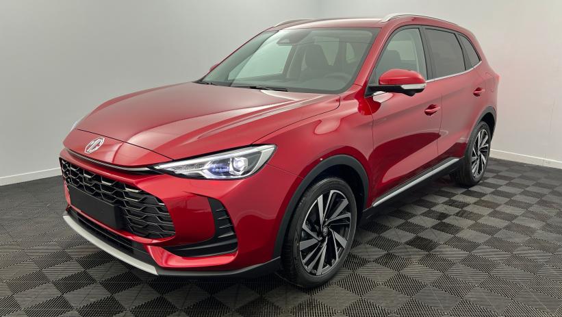 Aperçu du véhicule : 1.5 L Hybrid+ 197 ch Toit panoramique ouvrant Luxury Diamond Red avec 650€ d'équipements inclus