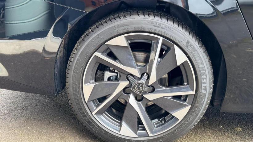 Aperçu du véhicule : ALLURE 1.5 BLUEHDI 130CV EAT8 + CAMERA 360 +SIEGES AV CHAUFFANTS + ADML + ATTELAGE