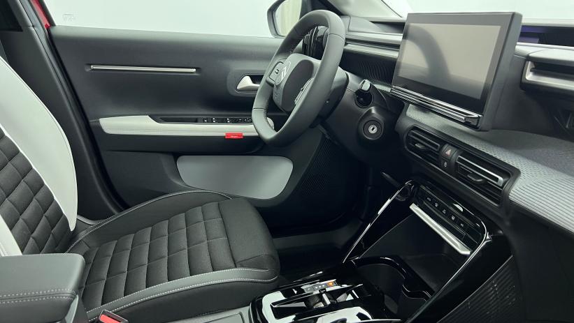 Aperçu du véhicule : Hybride 145 e-DCS6 7 places Max Rouge Elixir - Toit Noir Perla Nera avec 1750€ d'équipements inclus