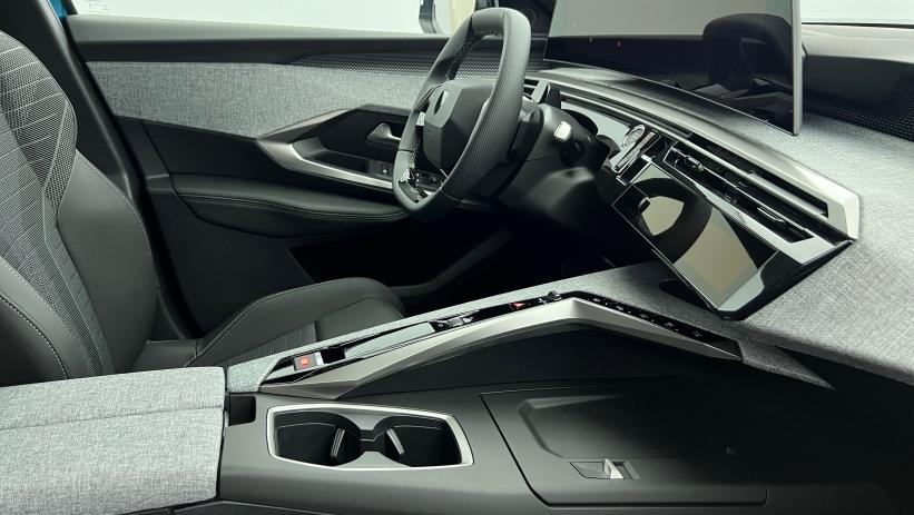 Aperçu du véhicule : Hybrid 145 e-DCS6 GT Bleu Obession avec 3550€ d'équipements inclus