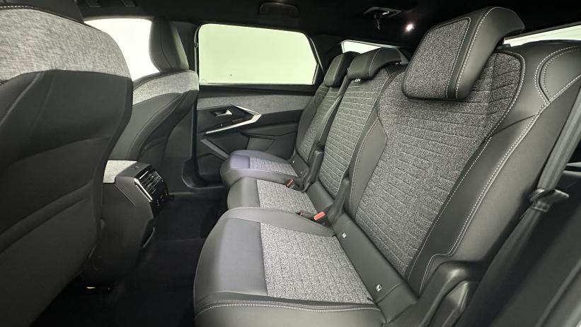 Aperçu du véhicule : III 1.2 Hybrid 145ch Allure e-DCS6