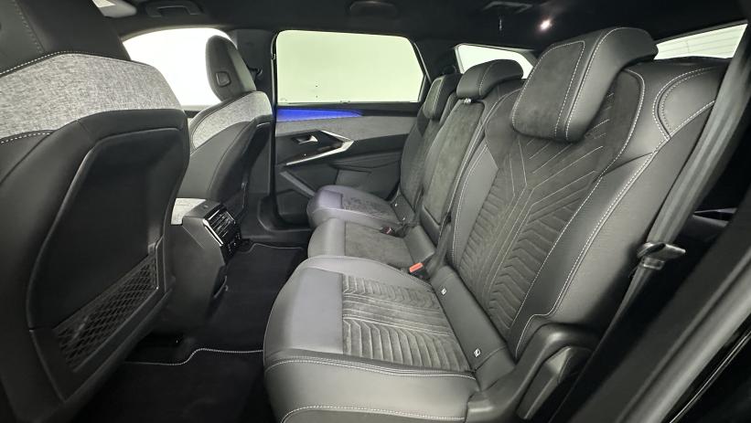 Aperçu du véhicule : III 1.2 Hybrid 145ch GT e-DCS6