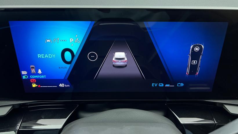 Aperçu du véhicule : E-Tech full hybrid 200 Techno Noir Etoilé avec 1950€ d'équipements inclus
