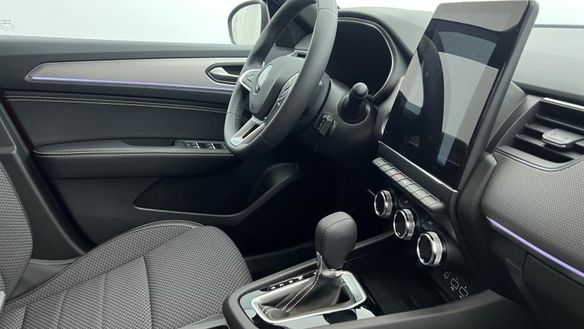Aperçu du véhicule : E-Tech full hybrid 145 Techno Rouge Flamme avec 1000€ d'équipements inclus