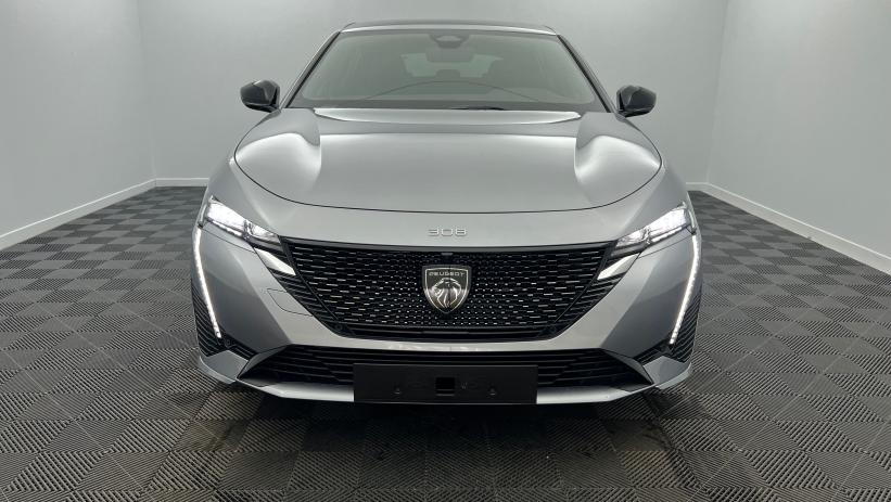 Aperçu du véhicule : BlueHDi 130ch S&S EAT8 GT GT Gris Artense avec 4500€ d'équipements inclus