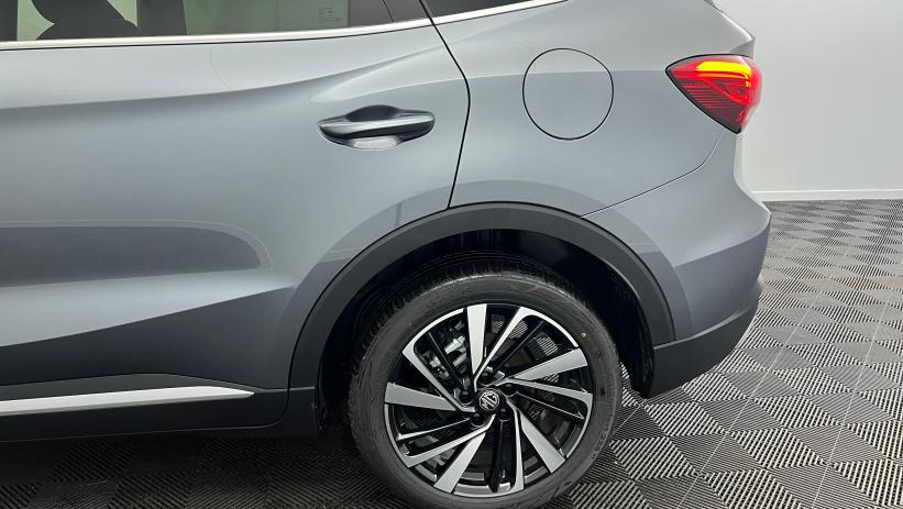 Aperçu du véhicule : 1.5 L Hybrid+ 197 ch Luxury Hampstead Grey avec 650€ d'équipements inclus