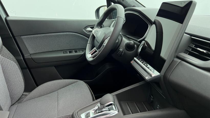 Aperçu du véhicule : E-Tech full hybrid 145 Techno Gris Cassiopée avec 1700€ d'équipements inclus