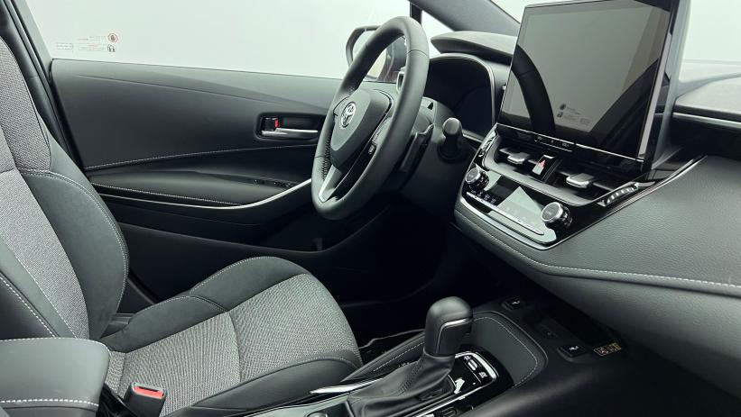 Aperçu du véhicule : Hybride 178ch Design Rouge Intense avec 2590€ d'équipements inclus