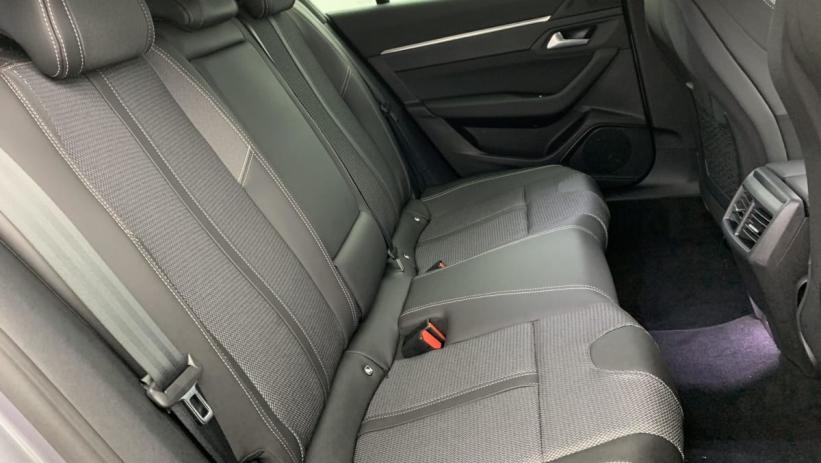 Aperçu du véhicule : Hybrid 225 e-EAT8 Allure