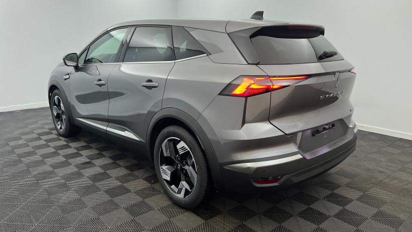 Aperçu du véhicule : E-Tech full hybrid 145 Techno Gris Cassiopée avec 1700€ d'équipements inclus