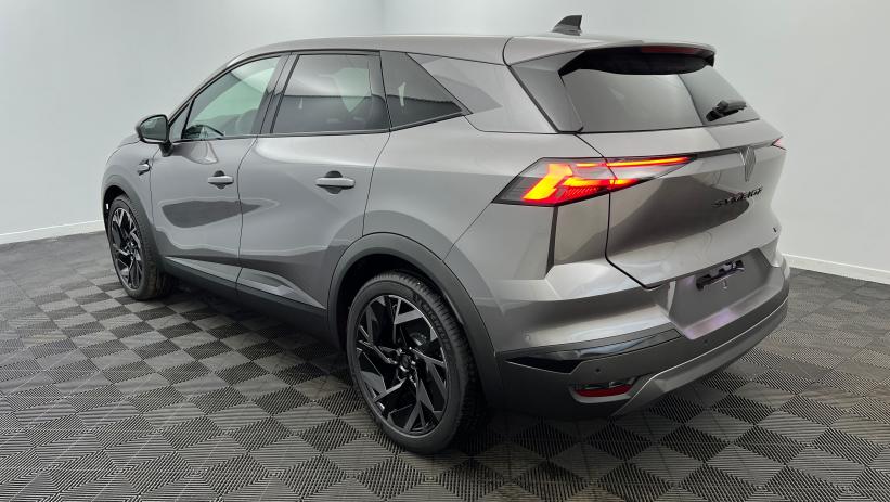 Aperçu du véhicule : E-Tech full hybrid 145 Esprit Alpine Gris Cassiopée avec 1450€ d'équipements inclus