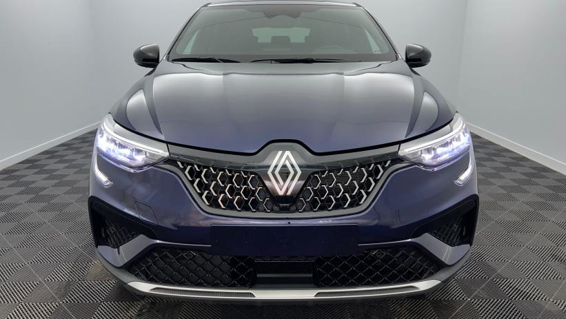 Aperçu du véhicule : E-Tech full hybrid 145 Techno Bleu Nocturne avec 800€ d'équipements inclus