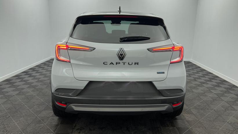 Aperçu du véhicule : E-Tech full hybrid 160 ch esprit Alpine Gris Rafale - Toit Noir Etoilé avec 1950€ d'équipements inclus