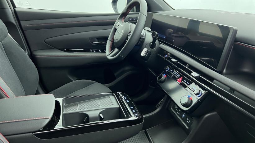 Aperçu du véhicule : 1.6 T-GDI 239 Hybrid BVA6 N Line Executive Abyss Black avec 1160€ d'équipements inclus