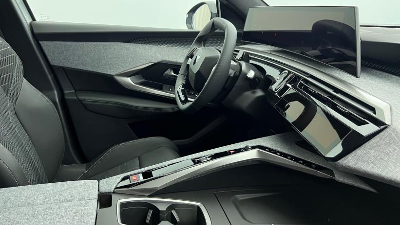 Aperçu du véhicule : Hybrid 145 e-DCS6 GT Blanc Okénite avec 5700€ d'équipements inclus