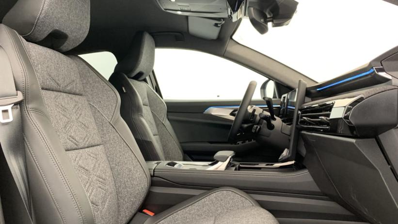 Aperçu du véhicule : E-Tech full hybrid 200ch Techno