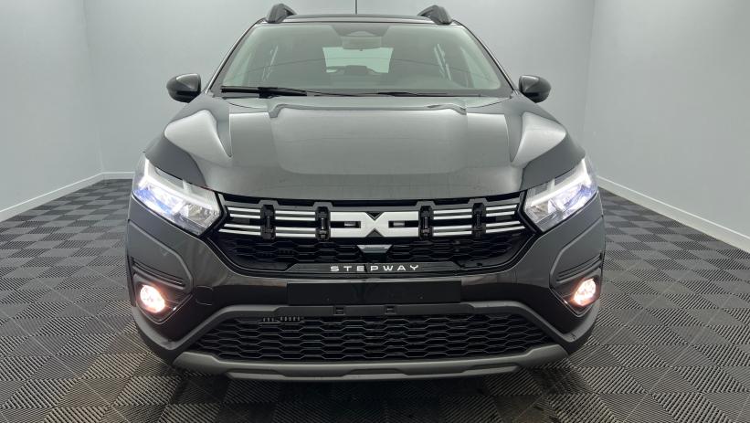 Aperçu du véhicule : TCe 90 CVT Stepway Expression Noir Nacré avec 1600€ d'équipements inclus