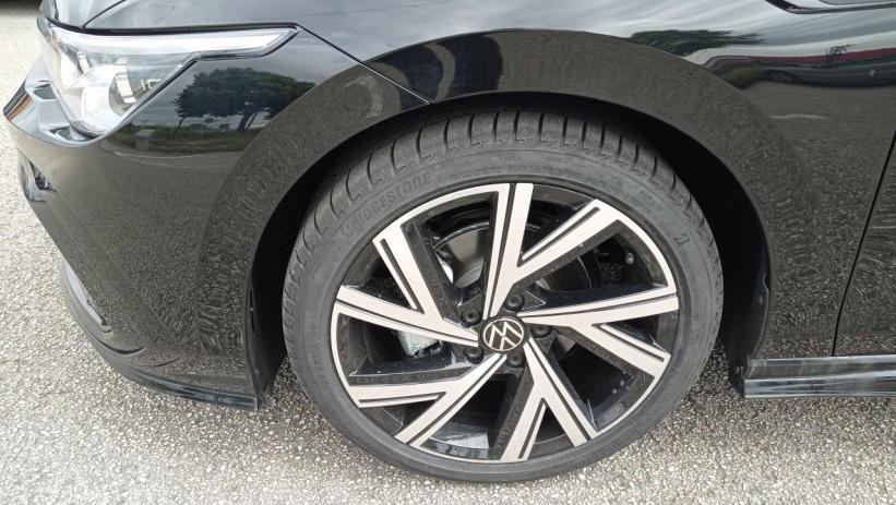 Aperçu du véhicule : R-LINE 2.0 TDI 150CV DSG 7 + LED MATRIX + JA 18 + NEUF 0KM