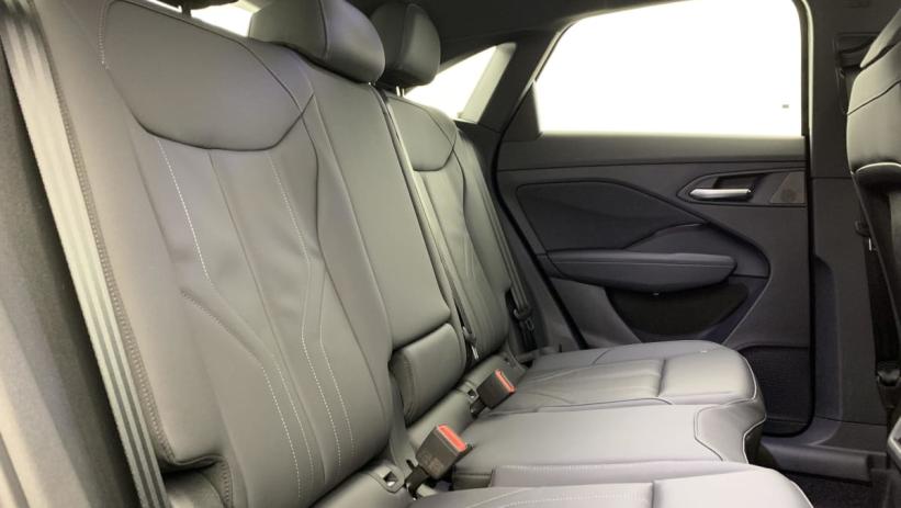 Aperçu du véhicule : E-HYBRID 272 CH S TRONIC 6 S LINE