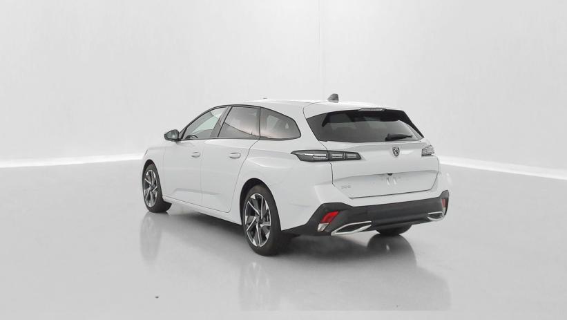 Aperçu du véhicule : III 1.2 Hybrid 145ch Allure e-DCS6