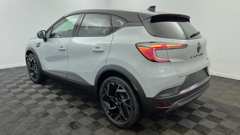 Aperçu du véhicule : E-Tech full hybrid 160 ch esprit Alpine Gris Rafale - Toit Noir Etoilé avec 2150€ d'équipements inclus