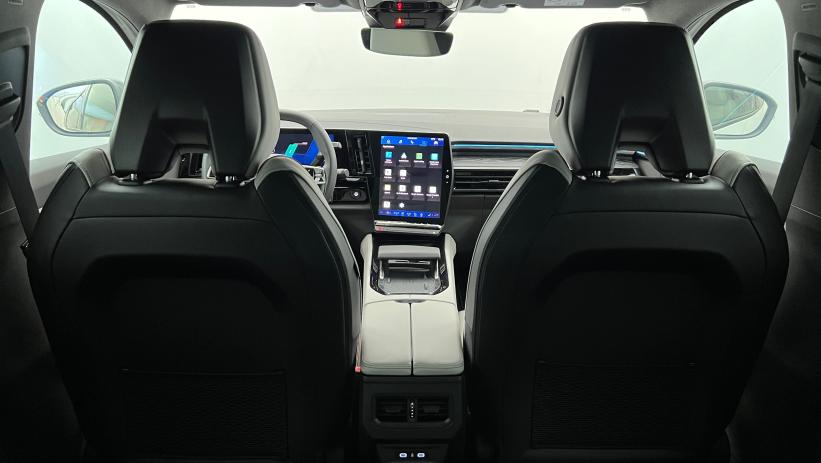 Aperçu du véhicule : E-Tech full hybrid 200 Iconic Blanc Nacré avec 1000€ d'équipements inclus