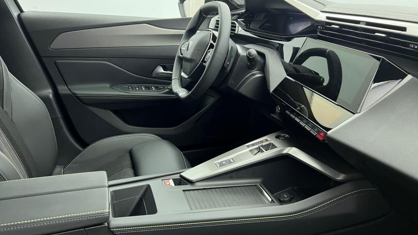 Aperçu du véhicule : BlueHDi 130ch S&S EAT8 GT Gris Artense avec 4500€ d'équipements inclus