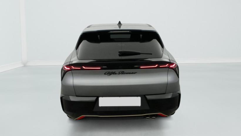 Aperçu du véhicule : 1.2 Ibrida 145 ch eDCT6 Intensa