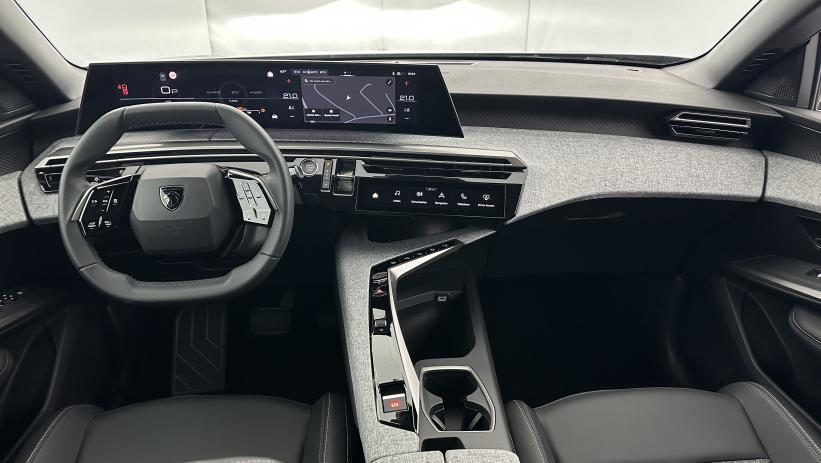 Aperçu du véhicule : III 1.2 Hybrid 145ch Allure e-DCS6