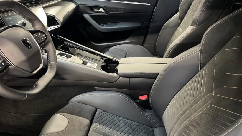 Aperçu du véhicule : Hybrid 225 e-EAT8 Allure