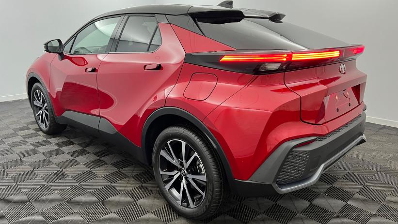 Aperçu du véhicule : Hybride Rechargeable 225 Design Rouge Intense - Toit Noir avec 3010€ d'équipements inclus