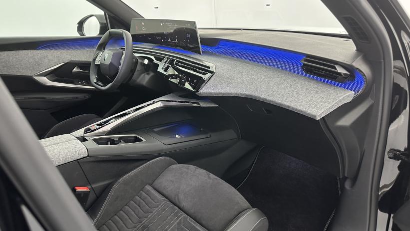 Aperçu du véhicule : III 1.2 Hybrid 145ch GT e-DCS6
