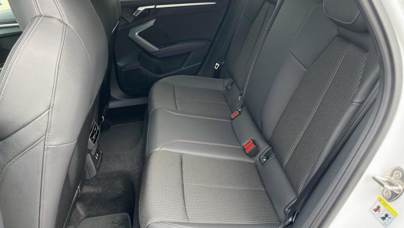 Aperçu du véhicule : 45 TFSI E HYBRIDE RECHARGEABLE 272 S TRONIC 6 S LINE