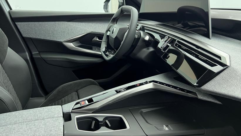 Aperçu du véhicule : Hybrid 145 e-DCS6 GT Exclusive Blanc Okénite avec 3300€ d'équipements inclus