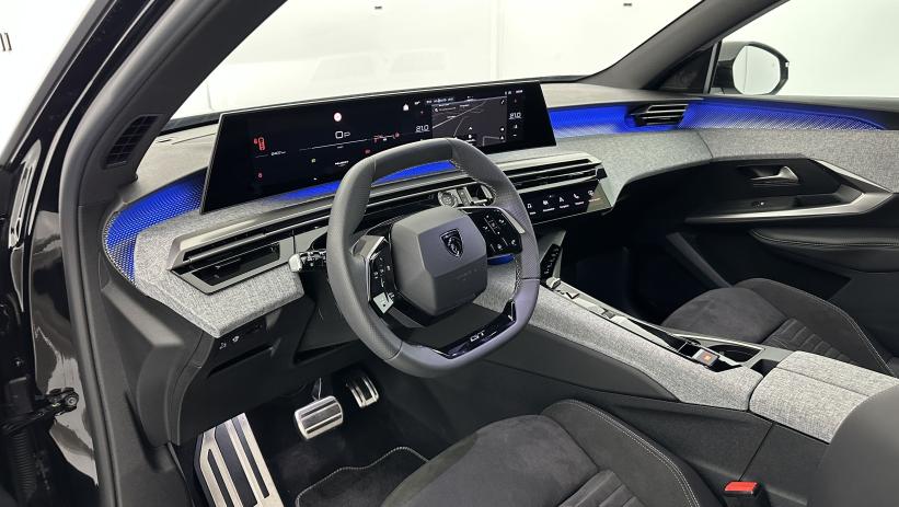 Aperçu du véhicule : III 1.2 Hybrid 145ch GT e-DCS6