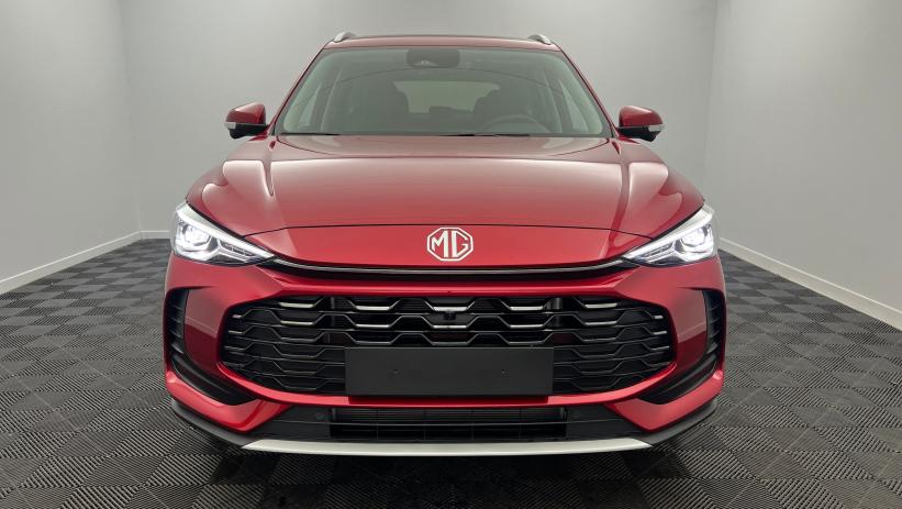 Aperçu du véhicule : 1.5 L Hybrid+ 197 ch Toit panoramique ouvrant Luxury Diamond Red avec 650€ d'équipements inclus