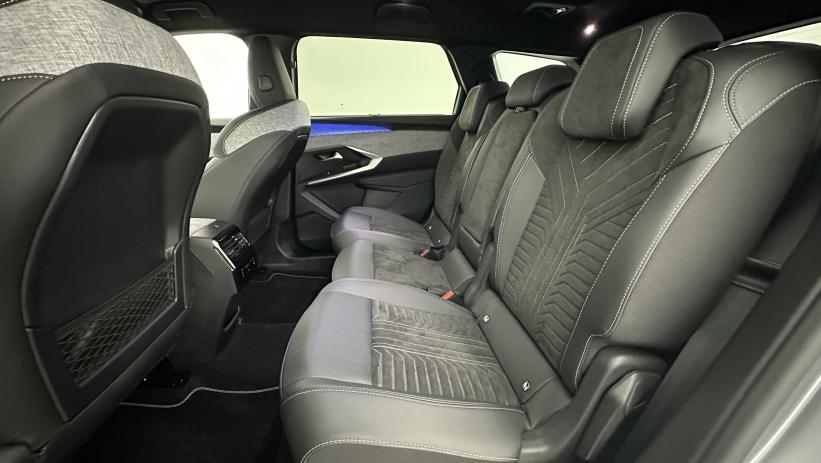 Aperçu du véhicule : III 1.2 Hybrid 145ch GT e-DCS6