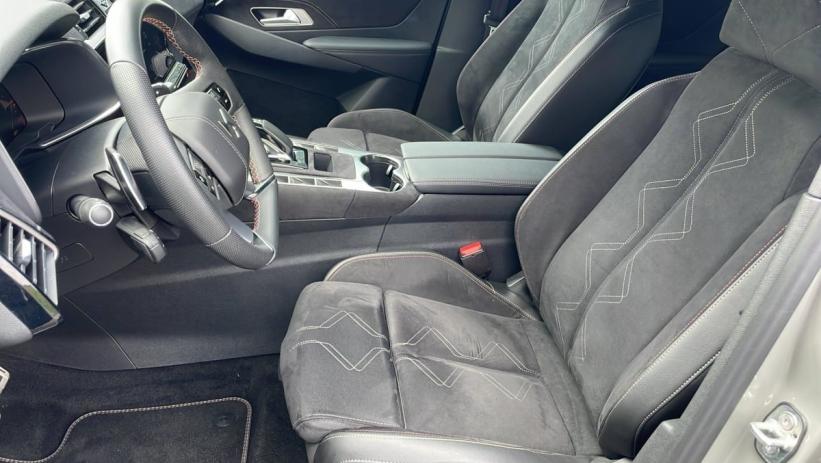 Aperçu du véhicule : Hybride Rechargeable E-Tense 300 EAT8 4x4 Performance Line +