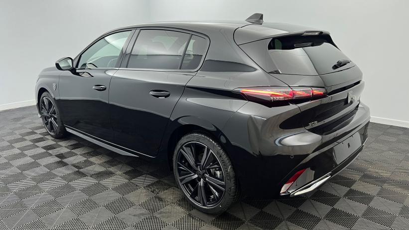 Aperçu du véhicule : BlueHDi 130ch S&S EAT8 GT GT Noir Perla Nera avec 4500€ d'équipements inclus