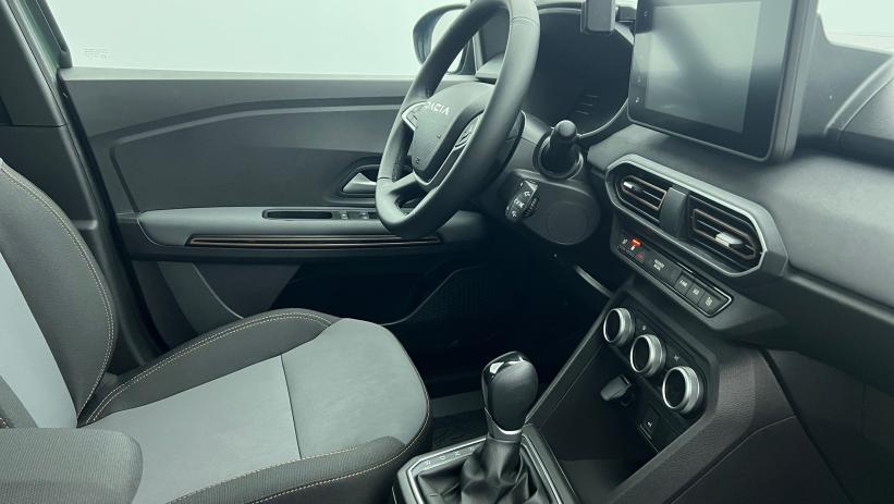 Aperçu du véhicule : Hybrid 140 7 places Extreme Kaki Lichen avec 2000€ d'équipements inclus
