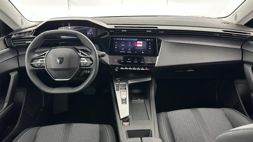 Aperçu du véhicule : III 1.2 Hybrid 145ch Allure e-DCS6