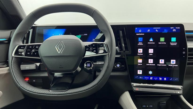Aperçu du véhicule : E-Tech full hybrid 200 Iconic Bleu Nocturne avec 1000€ d'équipements inclus