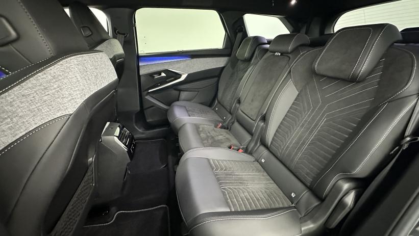 Aperçu du véhicule : III 1.2 Hybrid 145ch GT e-DCS6